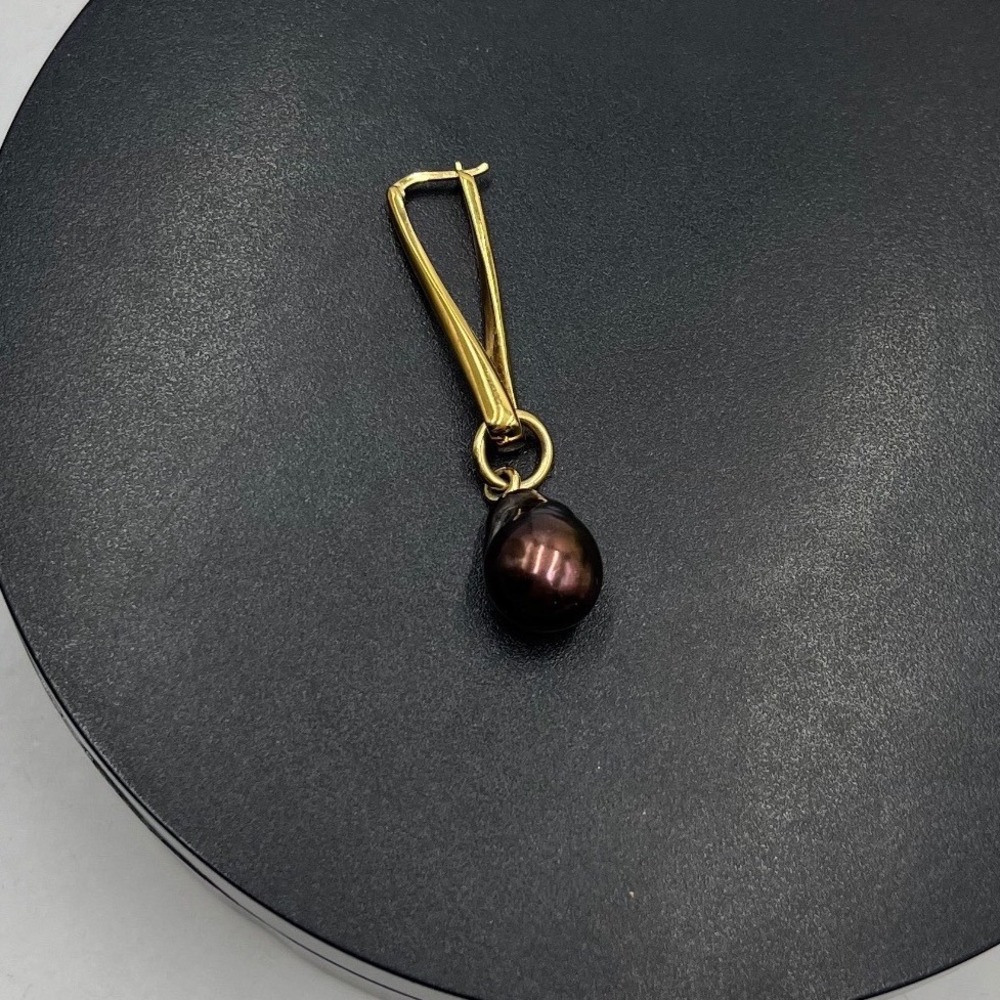 MISSOMA Baroque Pearl Twisted Drop
Gold Plated Gray‎ Freshwater Earring
Single